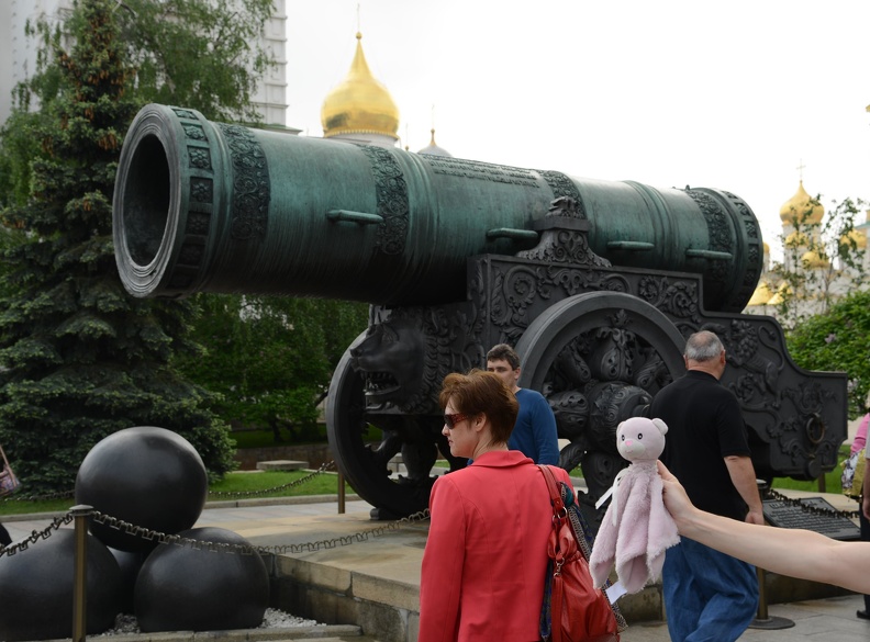 Bear - Tsar Canon - Moscow_ Russia.JPG